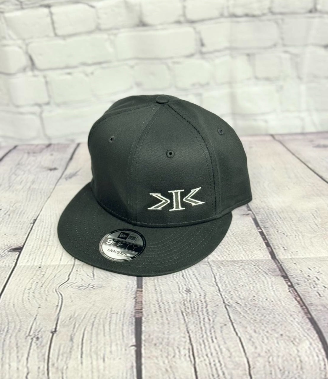 K.I.K. OUTLINE LOGO OTTO FLAT BILL MESH SNAPBACK